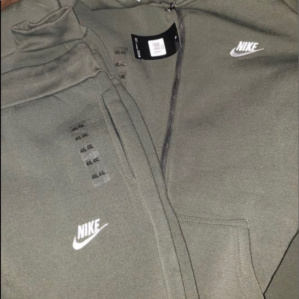 Nike sweatsuit pants and hoodie